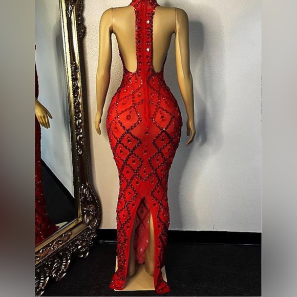 Red Handcrafted body con dress - Picture 2 of 2